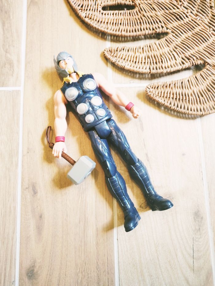 💫Thor avec son marteau figurine de 30cm Avengers Marvel Hasbro