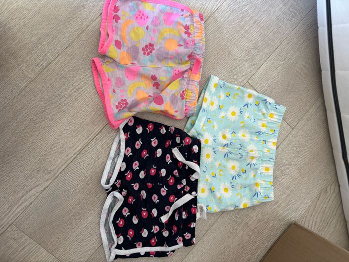 Lot de 3 short bébé filles 9 mois neufs