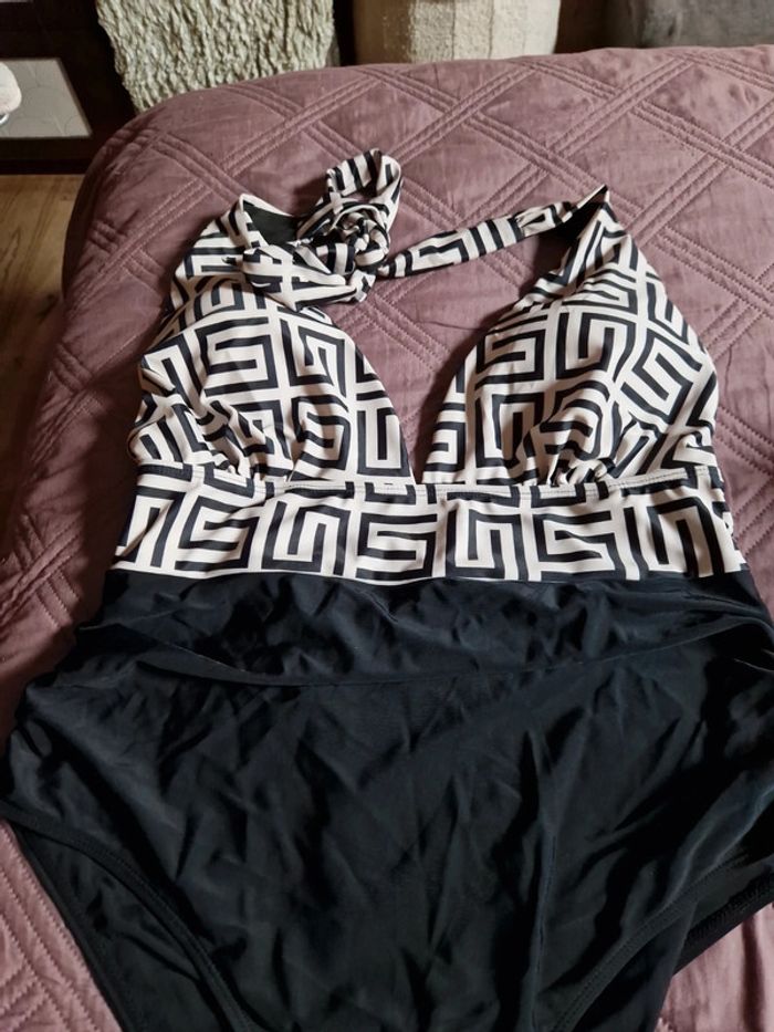 Maillot de bain 1 pièce neuf - photo numéro 2