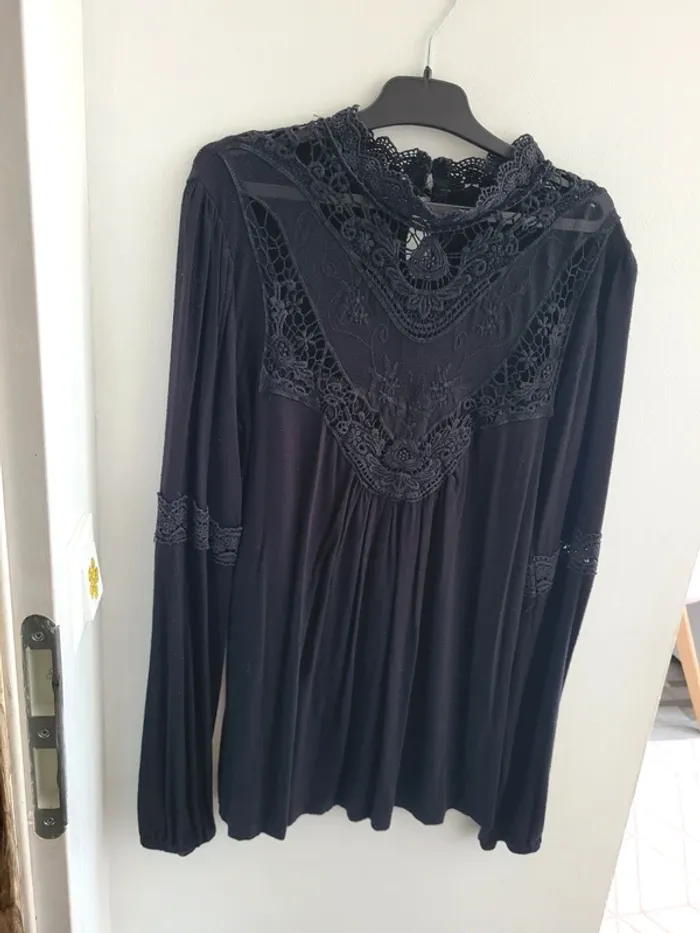 Tunique dentelle noire 42/44