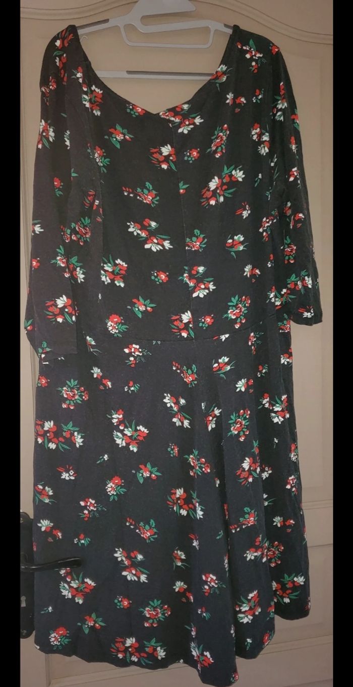 Robe midi noire et fleurie - photo numéro 2