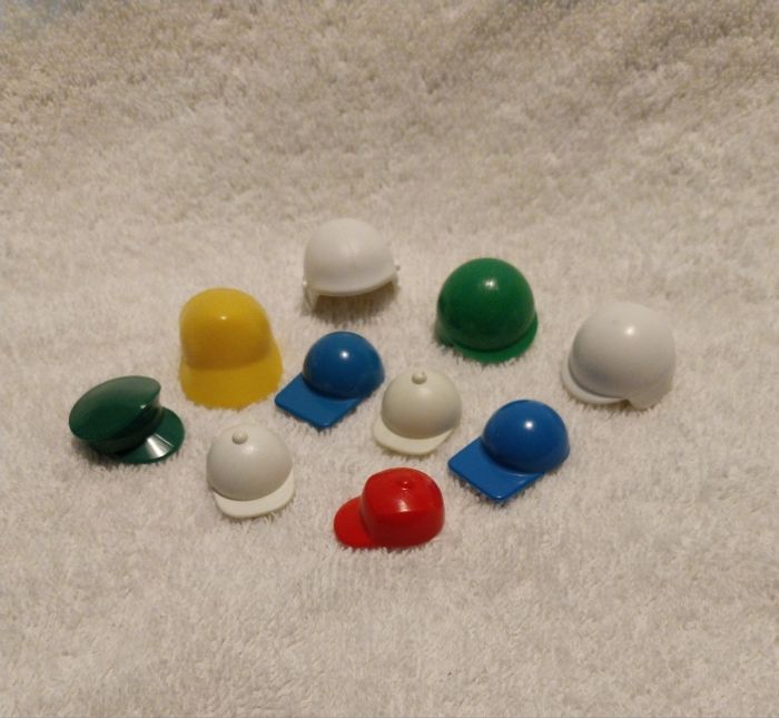 lot de 10 casque et casquette adulte et enfant Playmobil