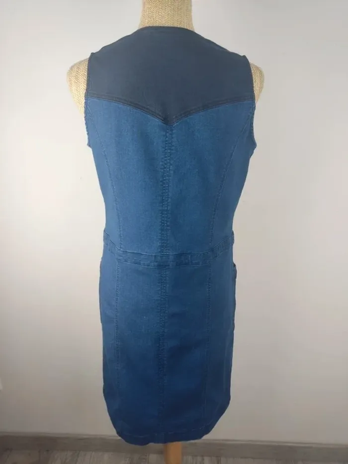 Robe mi-longue en jeans sans manches avec poches et empiècements bleu marine taille 38 Felino - photo numéro 2