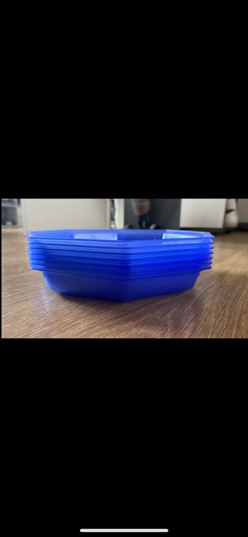 7 assiettes en plastique