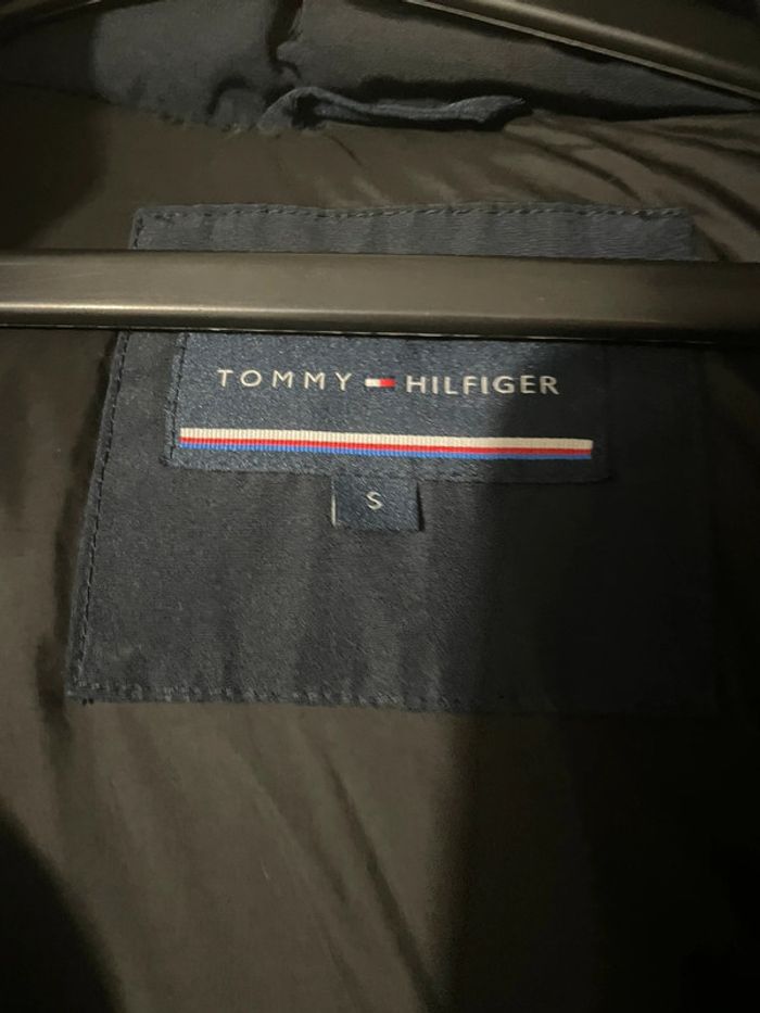 Doudoune homme Tommy Hilfiger bleu marine avec capuche fourrure - photo numéro 4