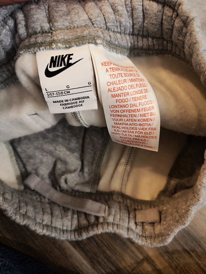 Short gris Nike Taille 147/158 cm - photo numéro 3