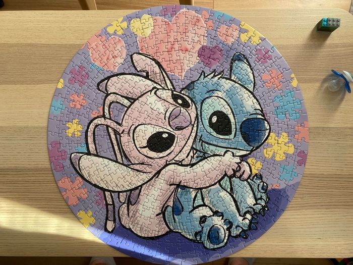 Magnifique puzzle Rond Ravensburger Stitch