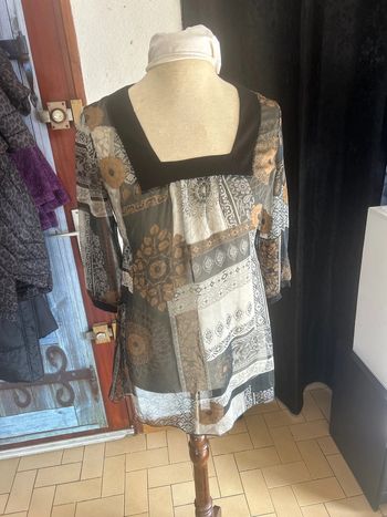 Jolie tunique femme transparente In extenso