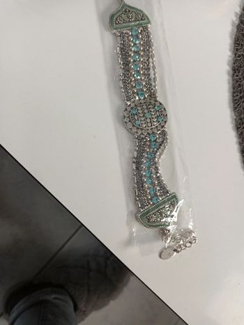 Bracelet fantaisie argenté .bleu et vert