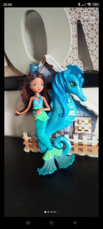Lot Barbie poupée mannequin sirène et son hippocampe