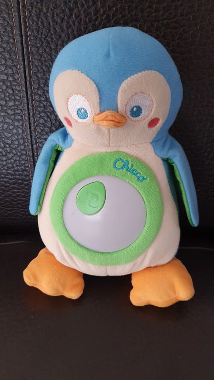 Peluche jouet d'éveil, musicale et lumineuse Pingouin de Chicco - photo numéro 3