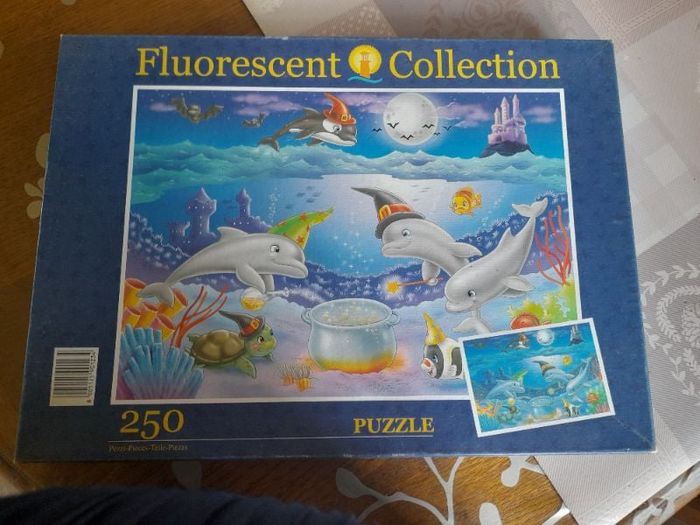 Puzzle dauphins "fluorescent collection", 250 pièces