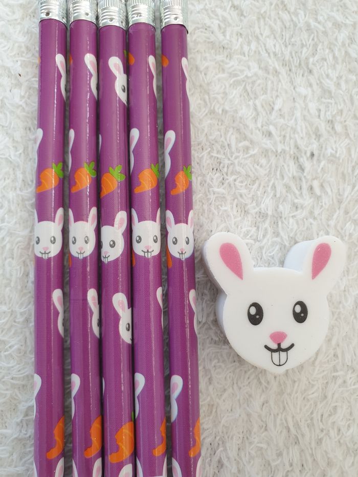 Lot de 5 crayons de mine et gomme neuf - photo numéro 2