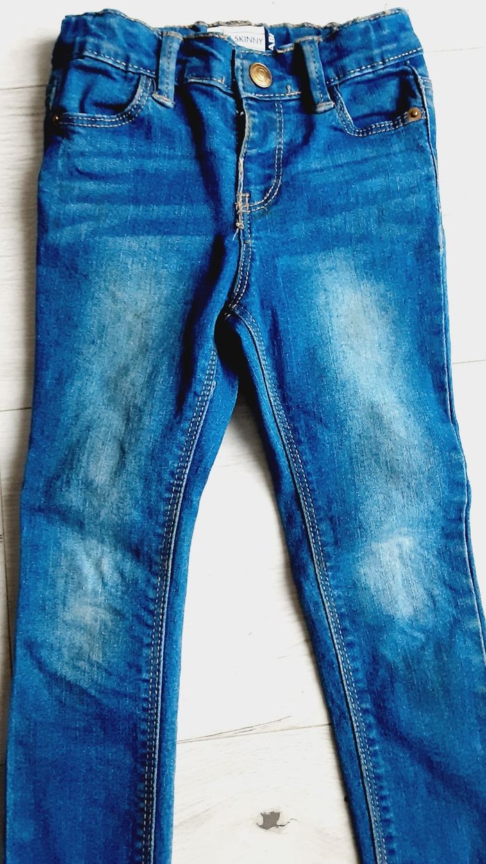 Vêtement fille pantalon jean bleu super skinny Kiabi 4 ans - photo numéro 2