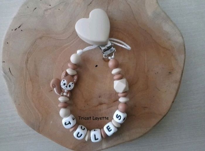 Attache tétine écureuil