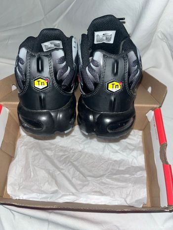 Nike TN noire et blanche style « araignée »