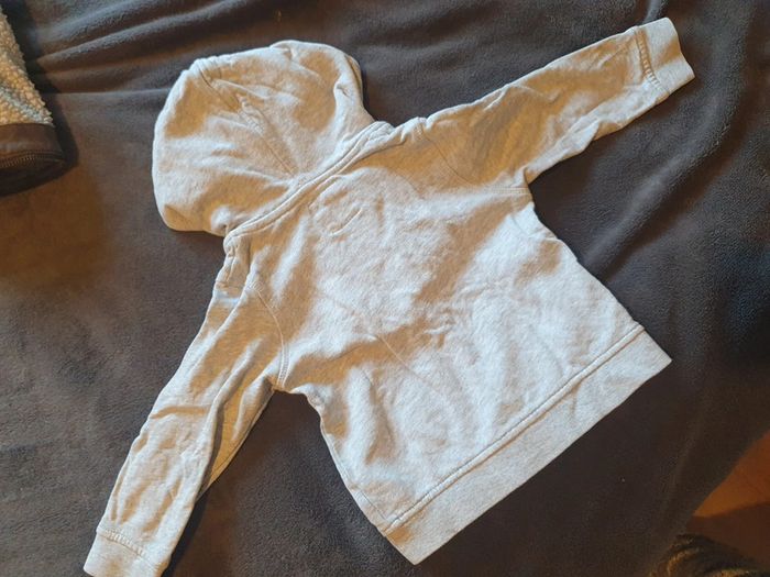 Gilet gris taille 23 mois - photo numéro 3