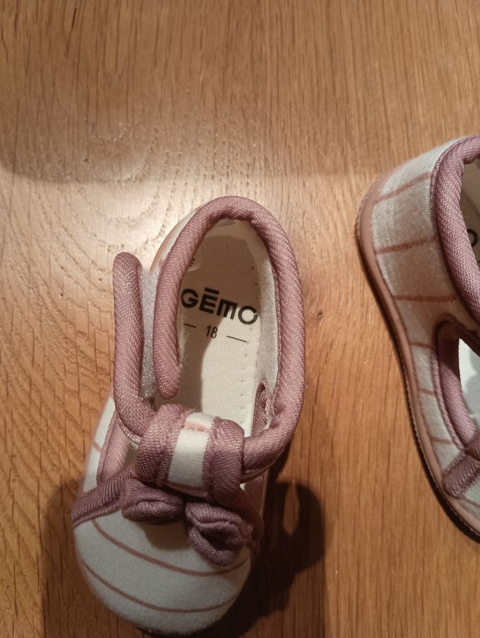 Chaussons taille 18 neufs sans étiquette - photo numéro 3