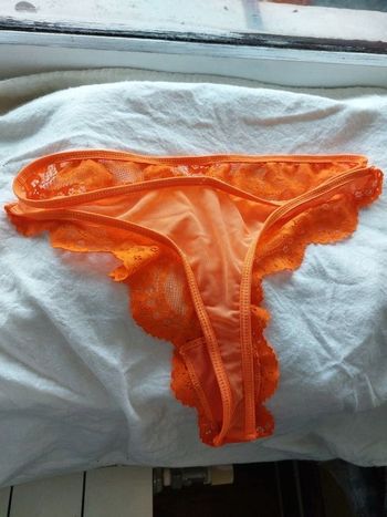 String dentelle Corail