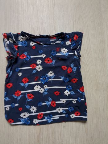 T-shirt sans manche bleu marine fleurs Tommy Hilfiger 2 ans