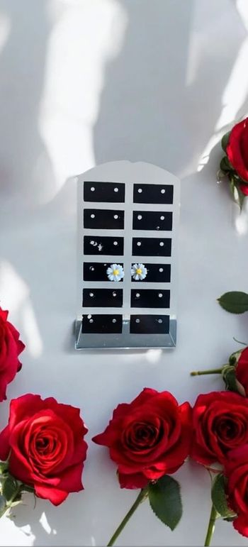 🌹 Adorables boucles d'oreilles "Marguerite" blanche neuve 🌹