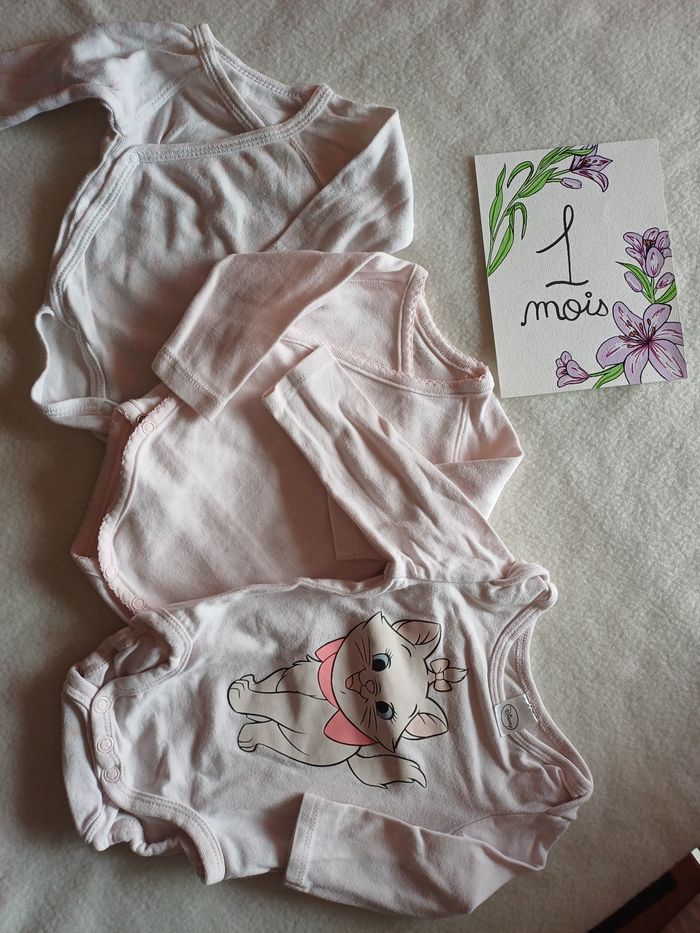 Lot bodies 1 mois