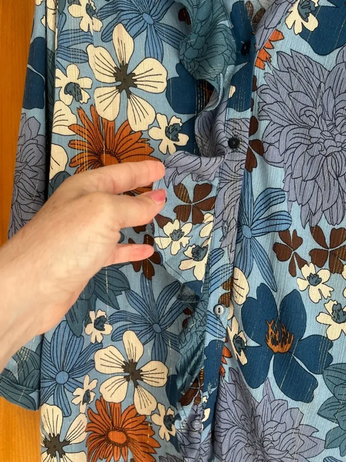 Chemise à fleur avec jabot - photo numéro 2