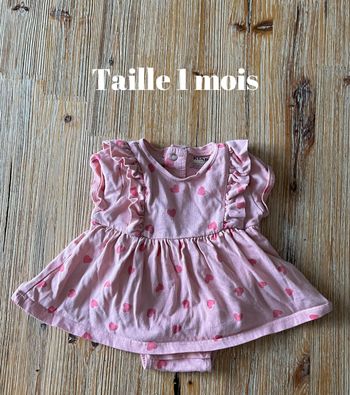 Robe body coeur rose taille 1 mois