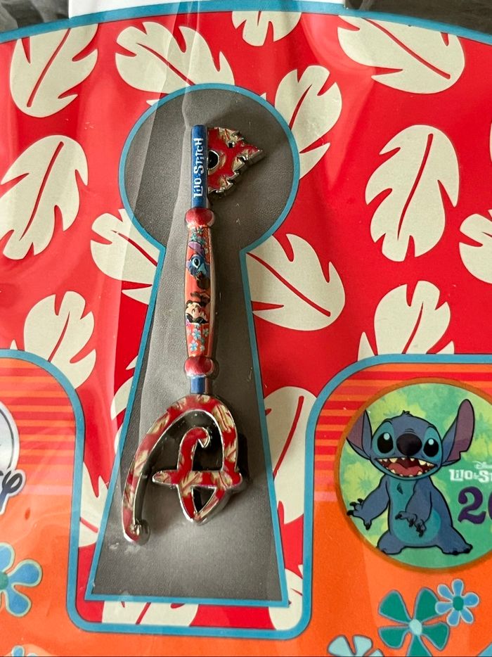 Clé pin’s édition collector Stitch - photo numéro 2