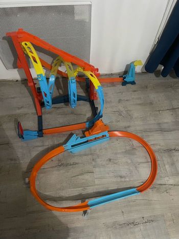 2 circuits hot wheels + voitures