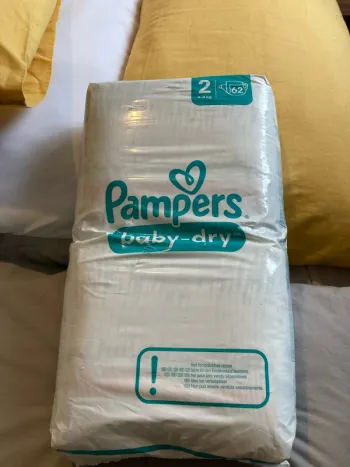 Couché Pampers taille 2
