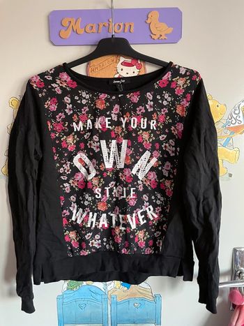 Tee shirt/ pull très fin à manches longues noir à motifs, taille Xs, marque Jennyfer.