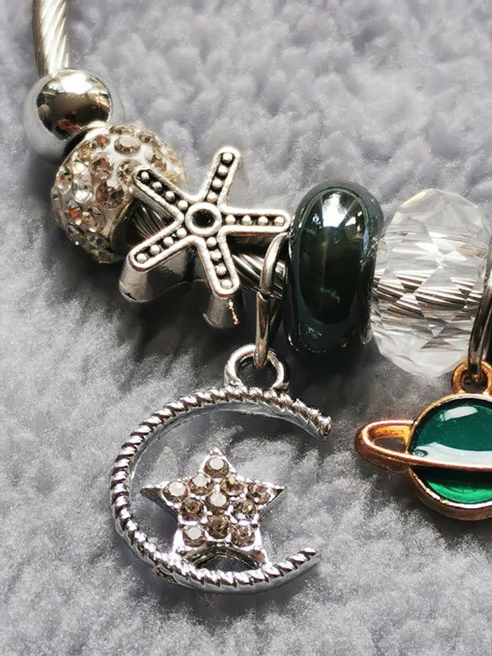 Bracelet argenté avec pendentifs - photo numéro 3
