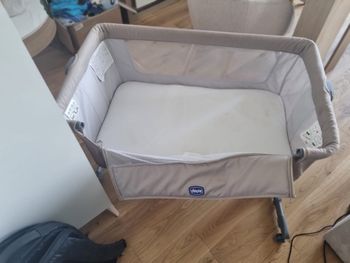 Lit chicco next2me très bon état beige