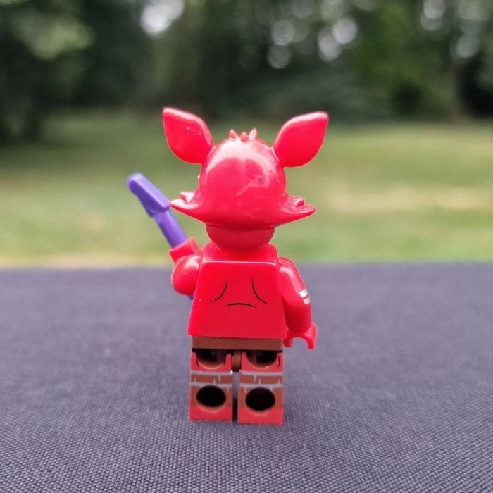 Minifigure jeu vidéo film horreur FNAF Five Nights At Freddy's Freddy Foxy rouge n2.1 - photo numéro 2