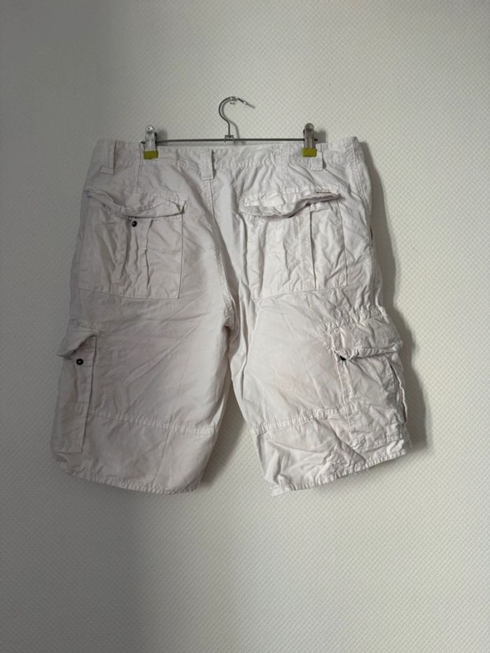 Short blanc napapijri en très bon état taille 46 - photo numéro 4