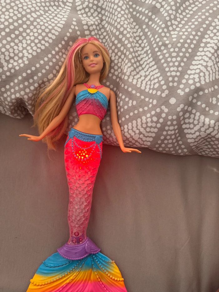 Barbie sirène queue lumineuse - photo numéro 3