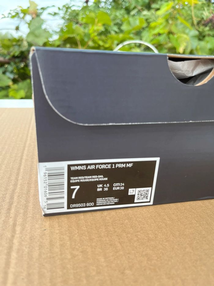 Basket Nike Air Force 1 PRM rouge bordeaux - photo numéro 13