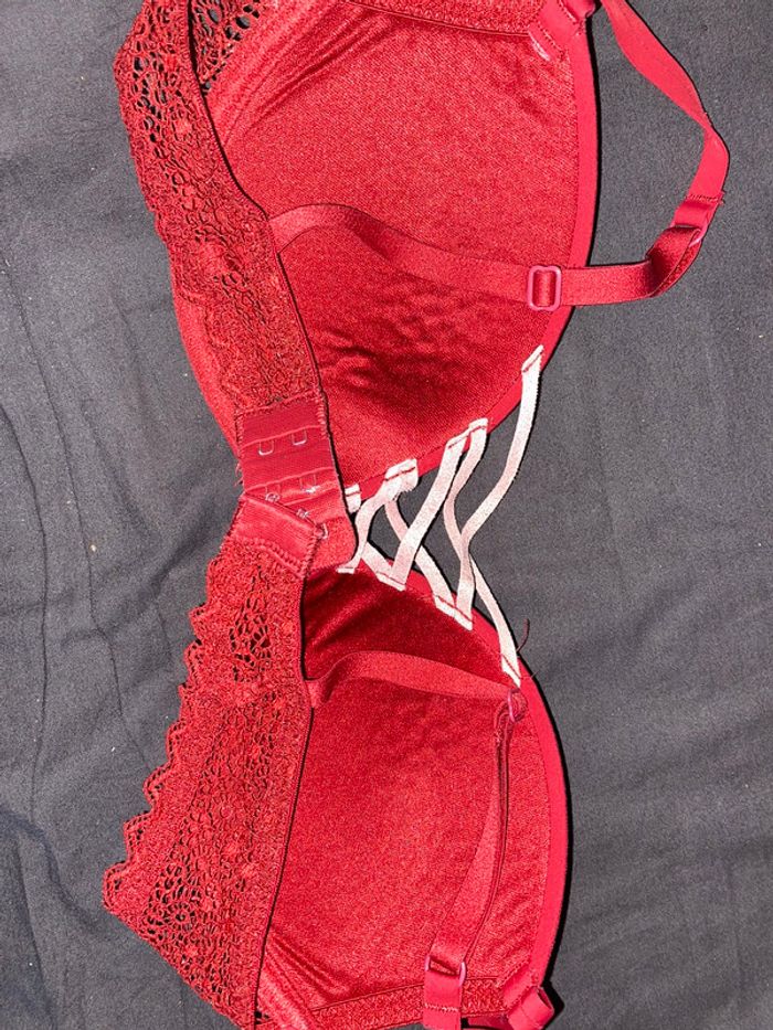 Soutien gorge rouge - photo numéro 2