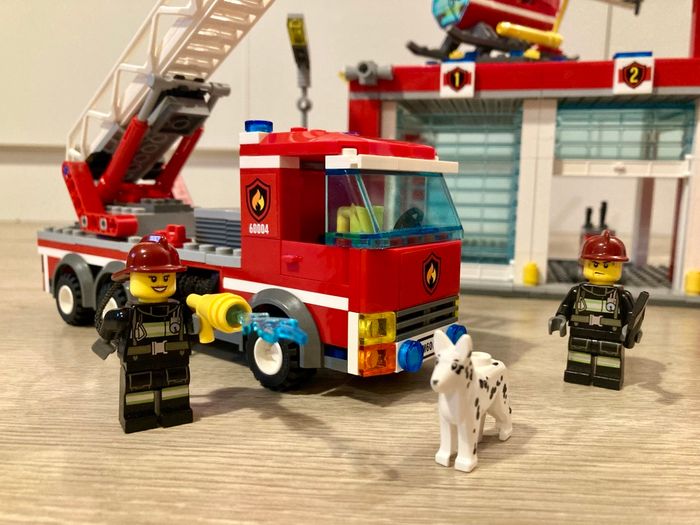 Lego City 60004 - La caserne des pompiers - photo numéro 7