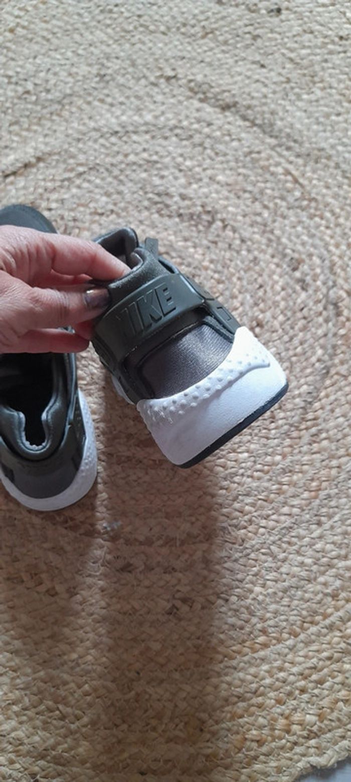 Basket Nike Huarache kaki - photo numéro 9