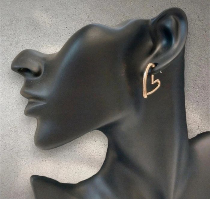 Boucles d'oreille cœurs dorées en acier inoxydable neuves - photo numéro 2