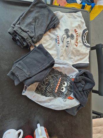 Lot 2 joggings 5 ans