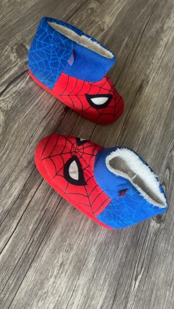 Chaussons Spiderman garçon taille 28