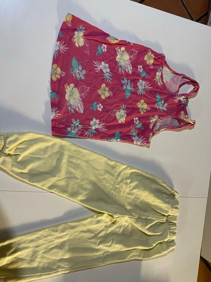 Lot de 2 vêtements fllle taille 5 ans - photo numéro 2