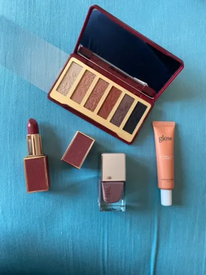 Maquillage neuf marionnaud vernis palette rouge à lèvres glow