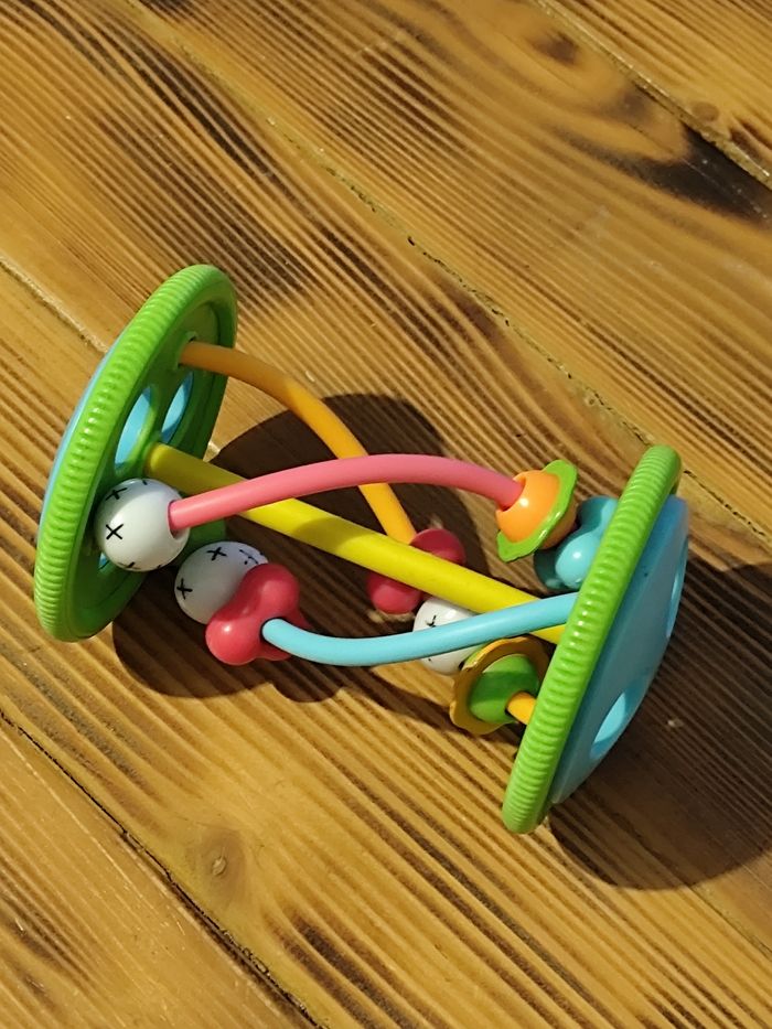 Jouet d'éveil coloré et interactif