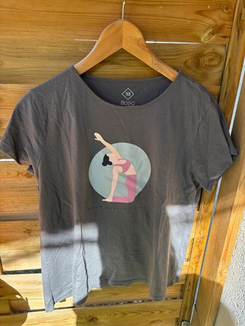 T-shirt motif yoga