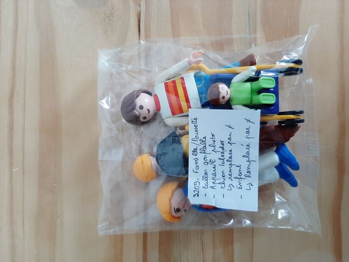 FAMILLE AVEC POUSSETTE "PLAYMOBIL" - Réf.3209 - n°75 - photo numéro 2