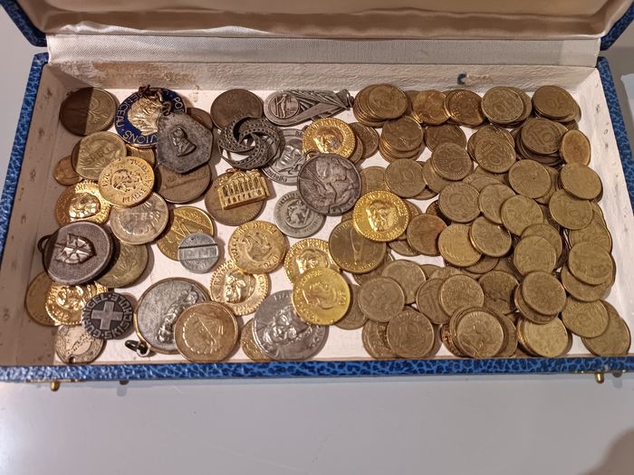 Lot de pièces et jetons